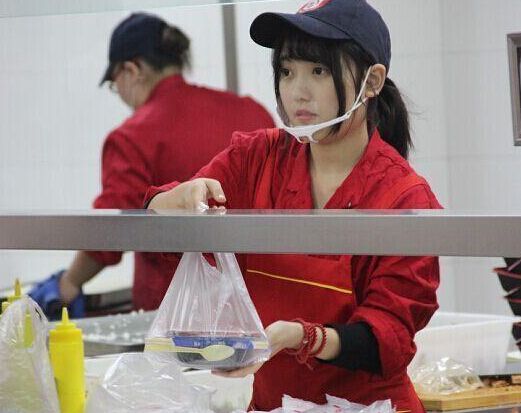 大学生勤工俭学打工兼职，到底利大还是弊大？