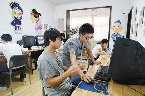 大学生勤工俭学打工兼职，到底利大还是弊大？