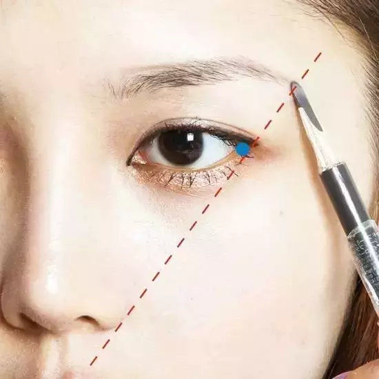 摸良心说，2017最in眉形适合所有人，敲瘦脸哇~