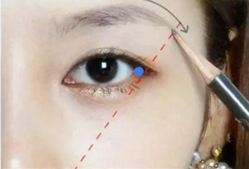 摸良心说，2017最in眉形适合所有人，敲瘦脸哇~