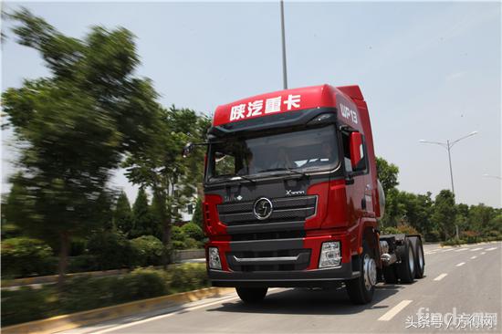 能装365KG天然气 续航达1100km！试驾陕汽德龙黄金版天然气牵引车