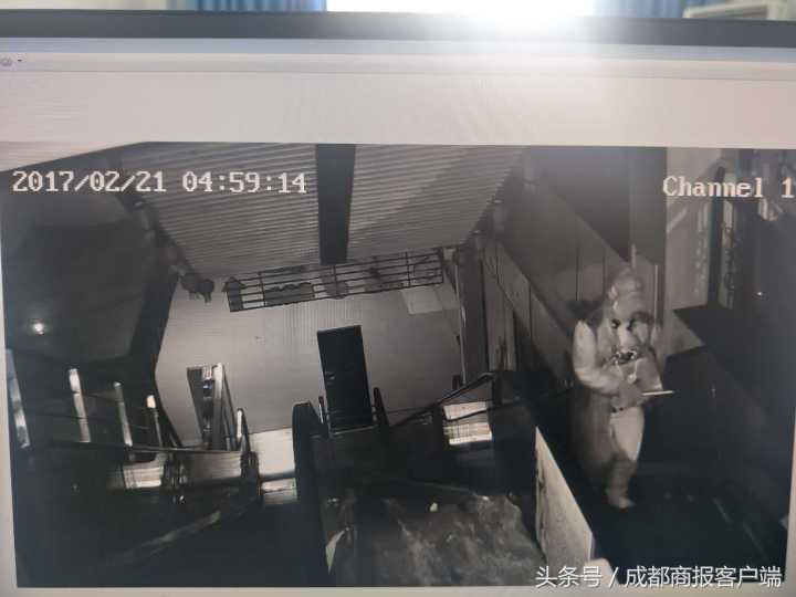 早点新闻│重磅！2017四川高考文理科第一名都是女学霸，深夜受访金句频出