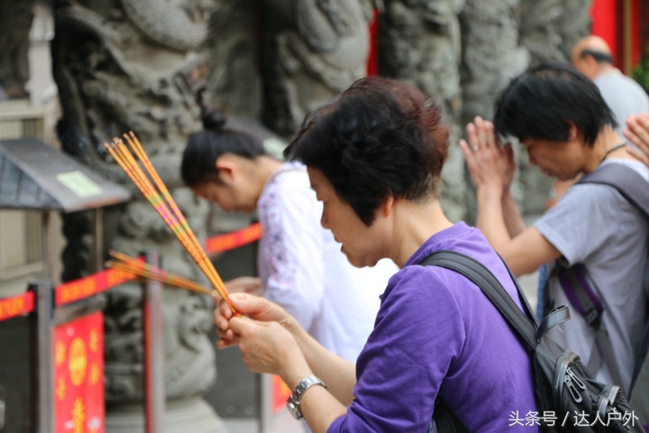 从东莞出发 去香港香火最旺盛的“黄大仙祠”祈福游