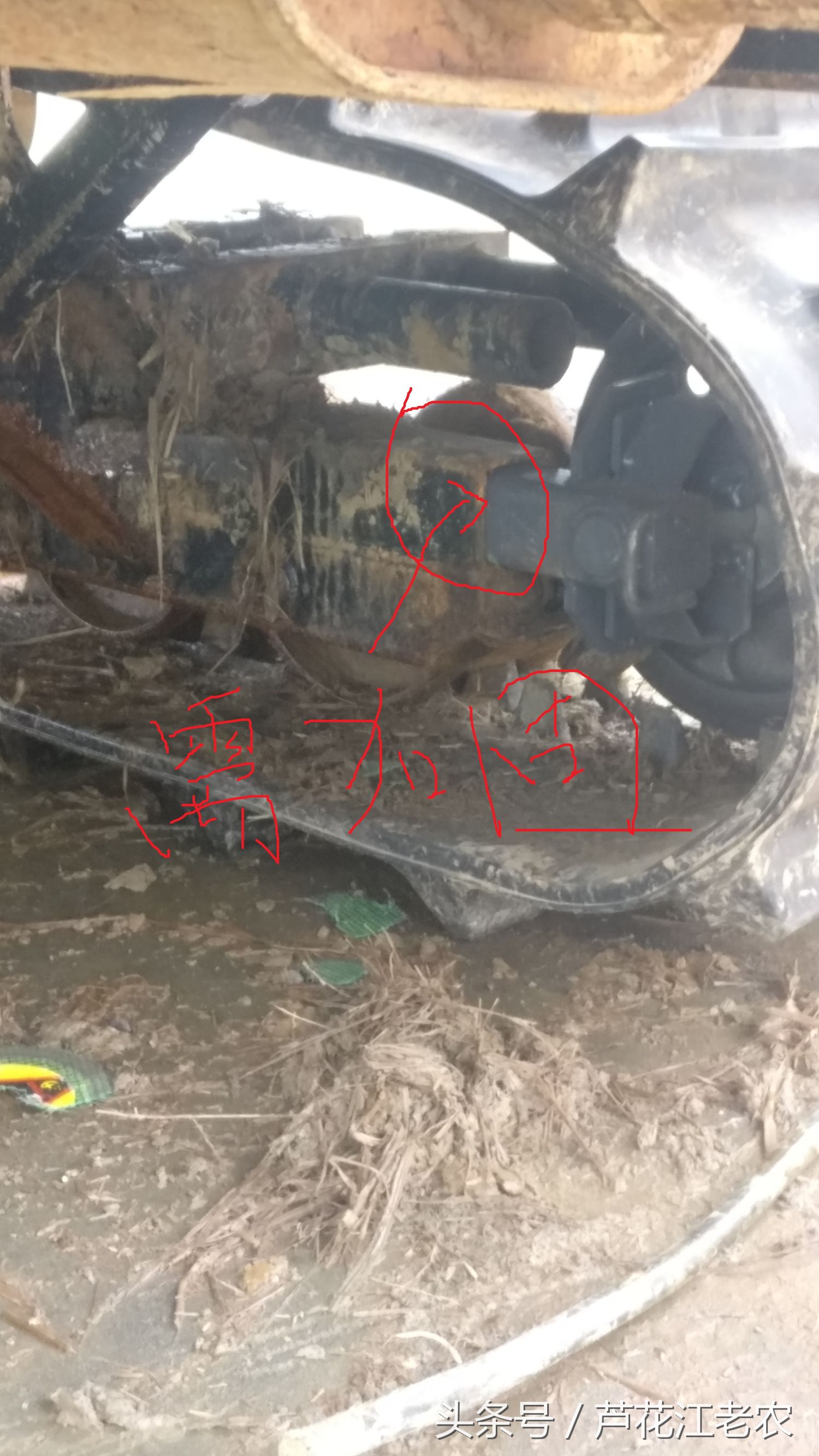 福田RG40老款履帶收割機(jī)導(dǎo)向輪改成下掛式