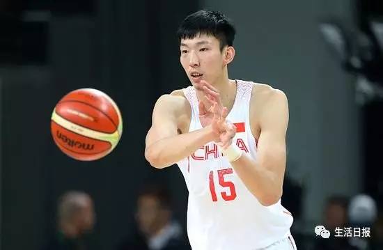 生活早报‖拖拉机轮胎充气时爆胎，1死1伤