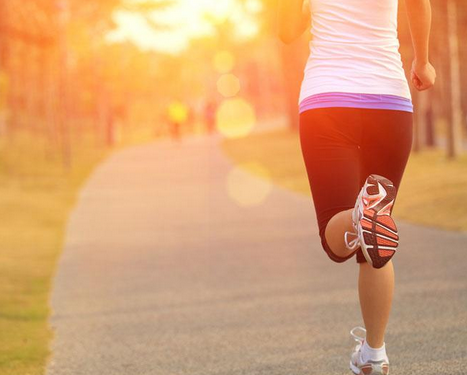 跑步能瘦吗(坚持跑步1年减重49斤：不必严格控制饮食，运动量大是重点)