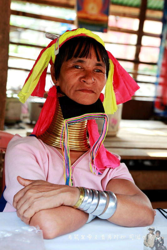 在泰国奇葩的长颈族村开跨国派对