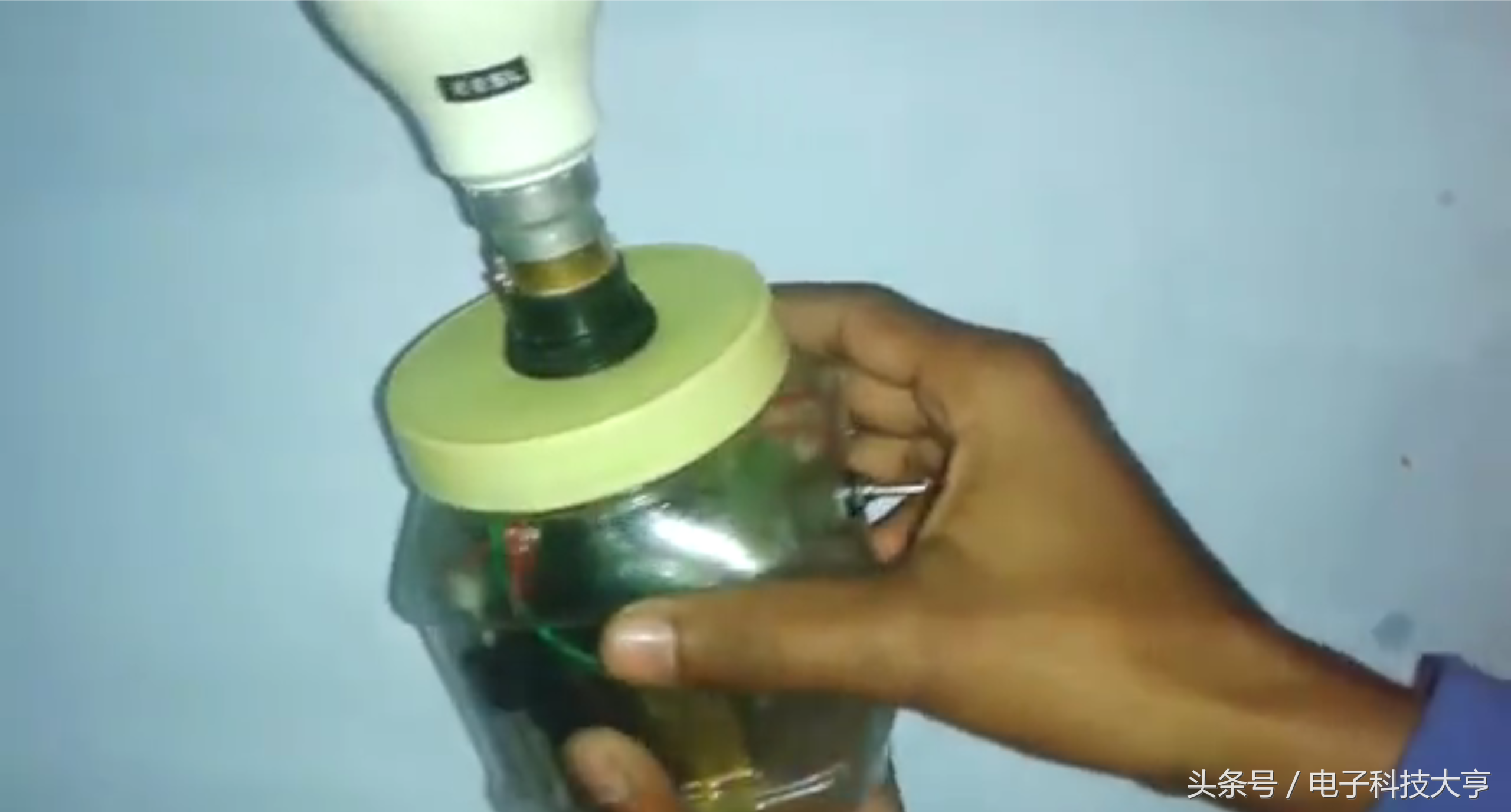 教你做个12V转220V的逆变器，电路简单使用元件最少。
