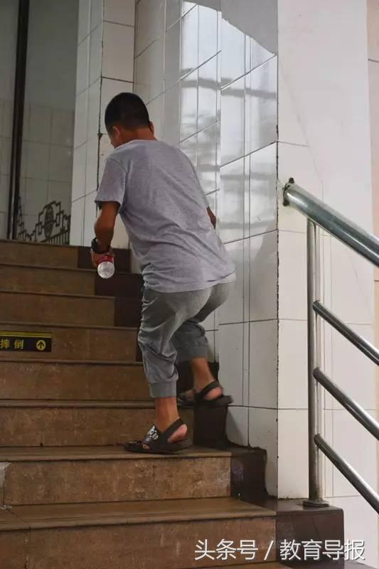 四川泸县两名残疾学生考出高分，成长故事令人动容！