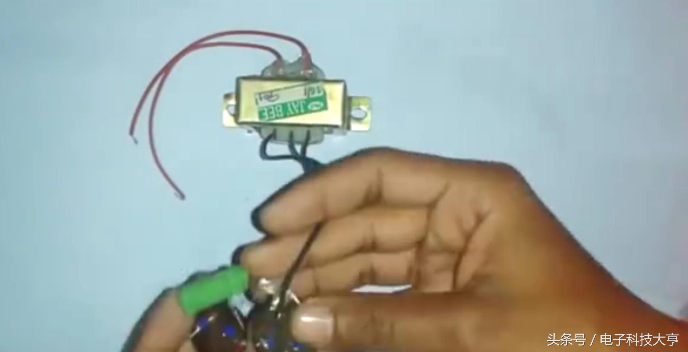 教你做个12V转220V的逆变器，电路简单使用元件最少。