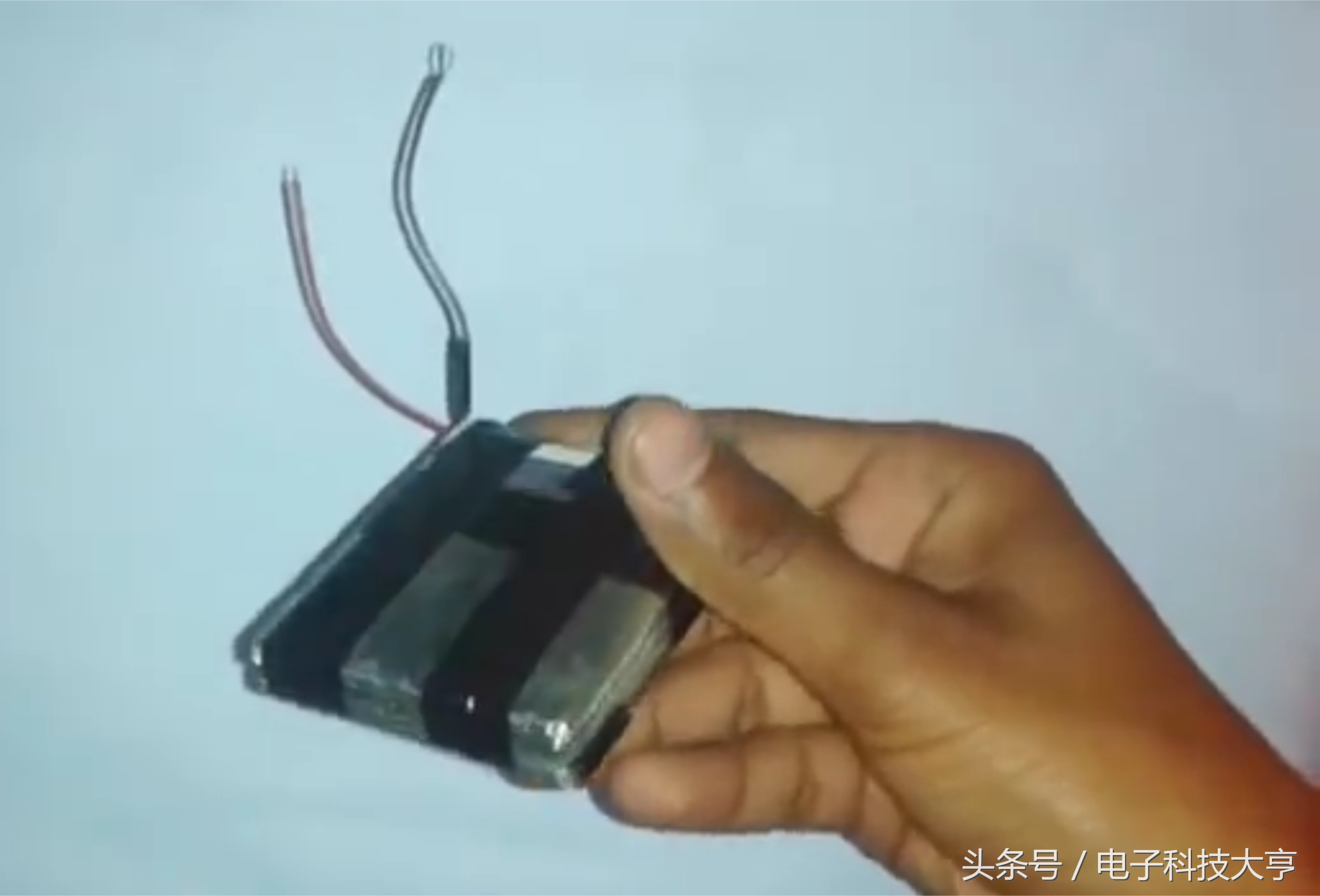 教你做个12V转220V的逆变器，电路简单使用元件最少。