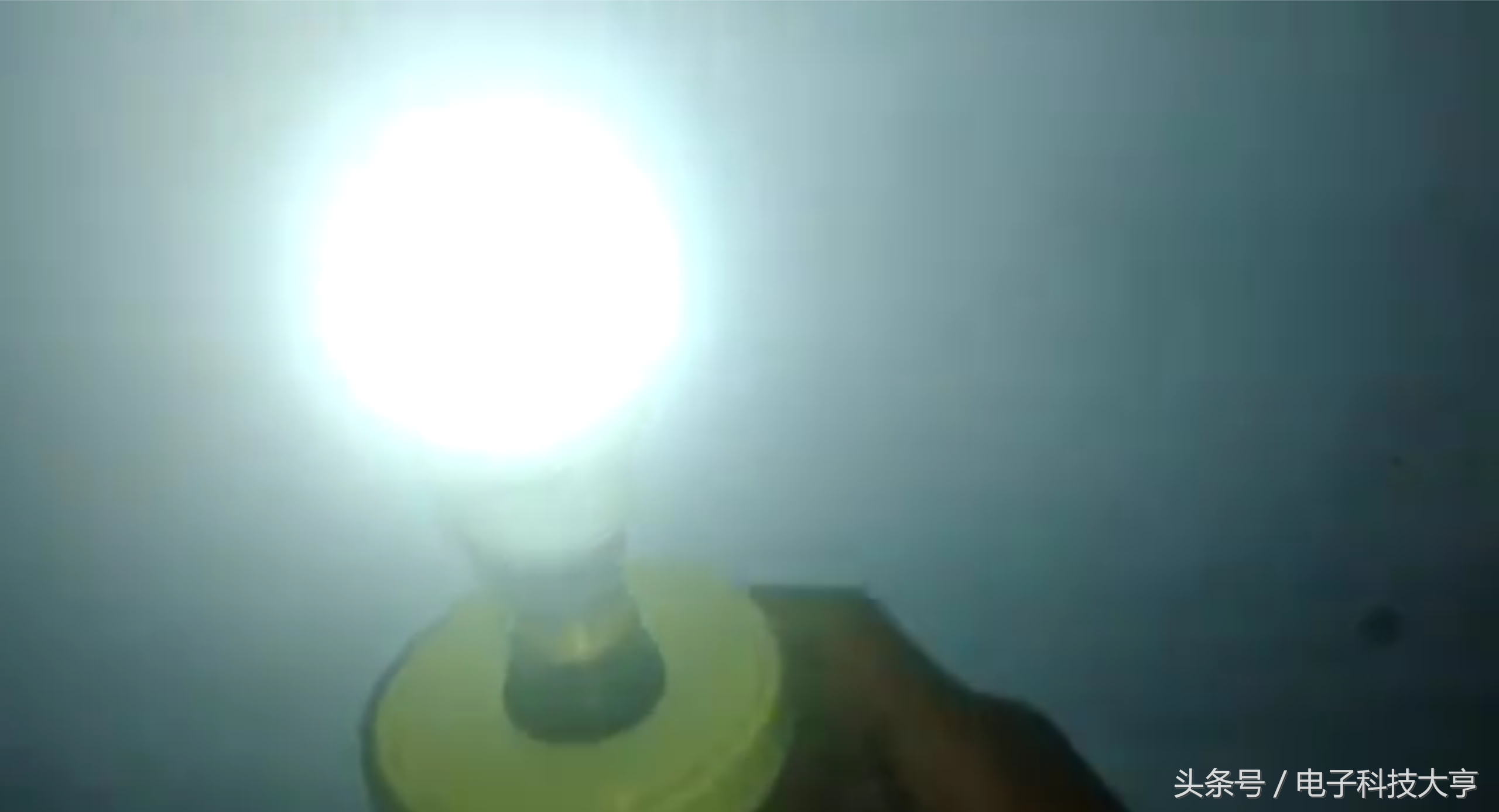 教你做个12V转220V的逆变器，电路简单使用元件最少。