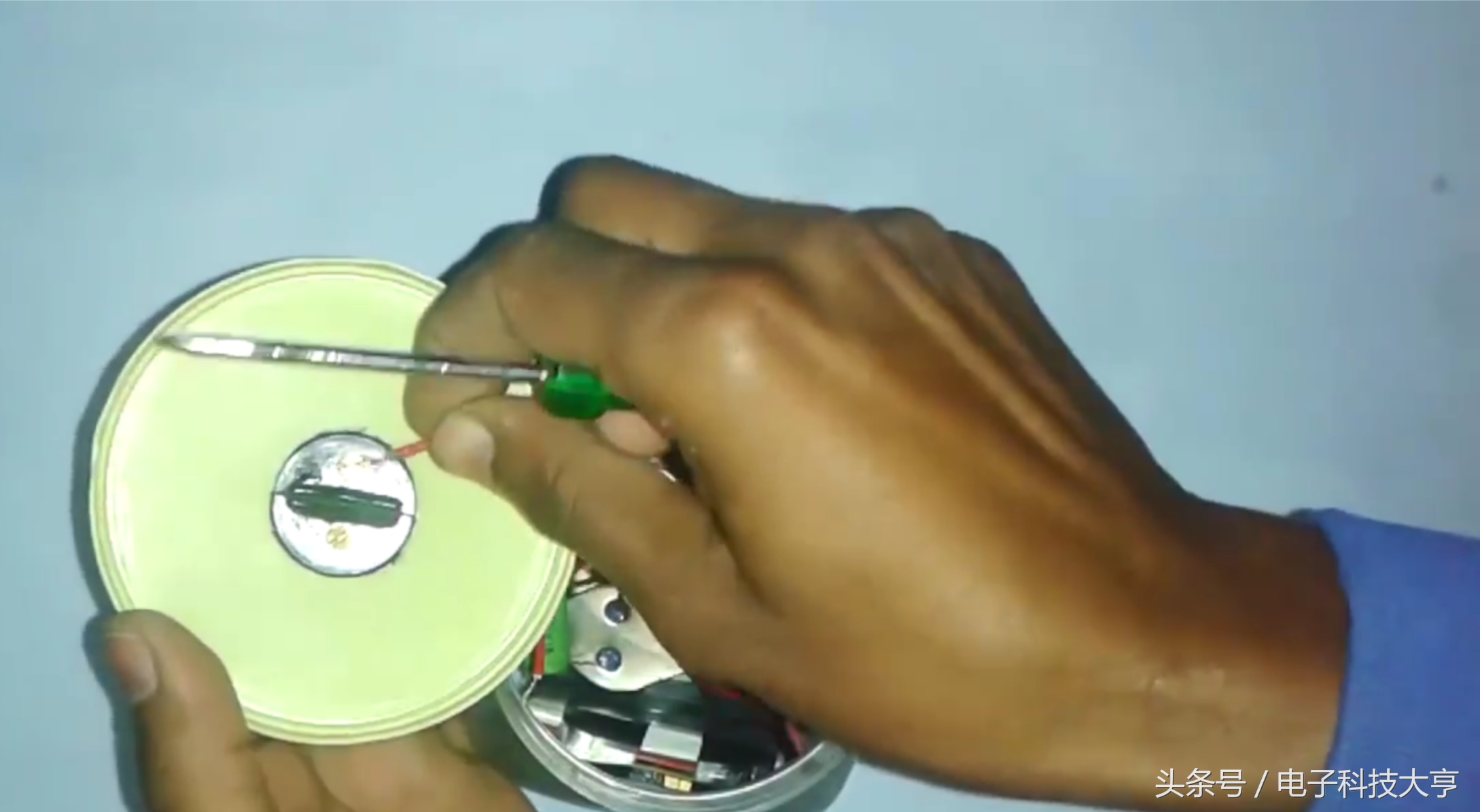 教你做个12V转220V的逆变器，电路简单使用元件最少。