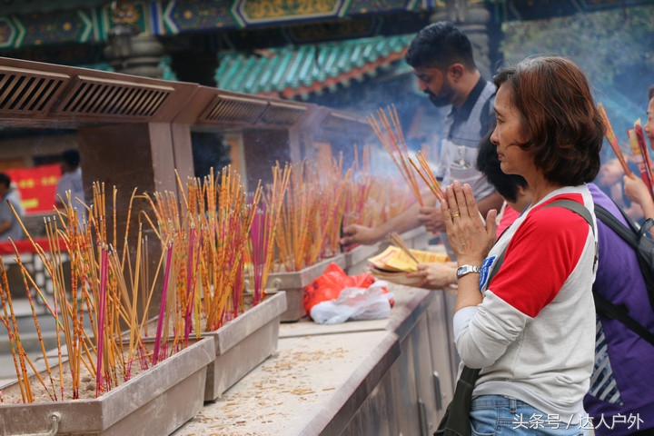 从东莞出发 去香港香火最旺盛的“黄大仙祠”祈福游