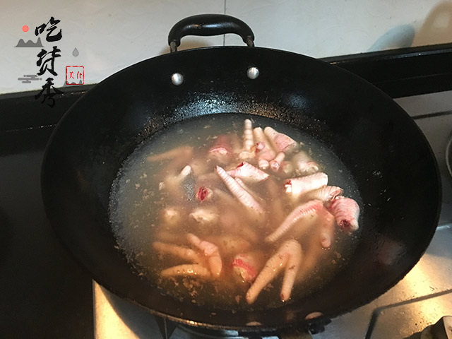 超级好吃的允指鸡爪做法！入口即化，回味无穷！手把手教你怎么做~