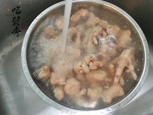 超级好吃的允指鸡爪做法！入口即化，回味无穷！手把手教你怎么做~