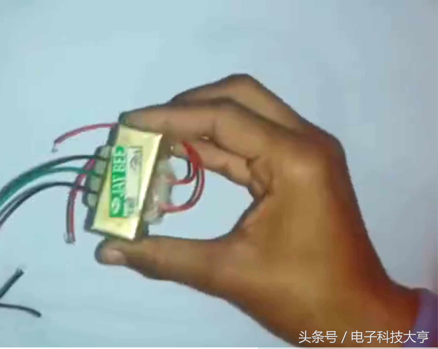 教你做个12V转220V的逆变器，电路简单使用元件最少。