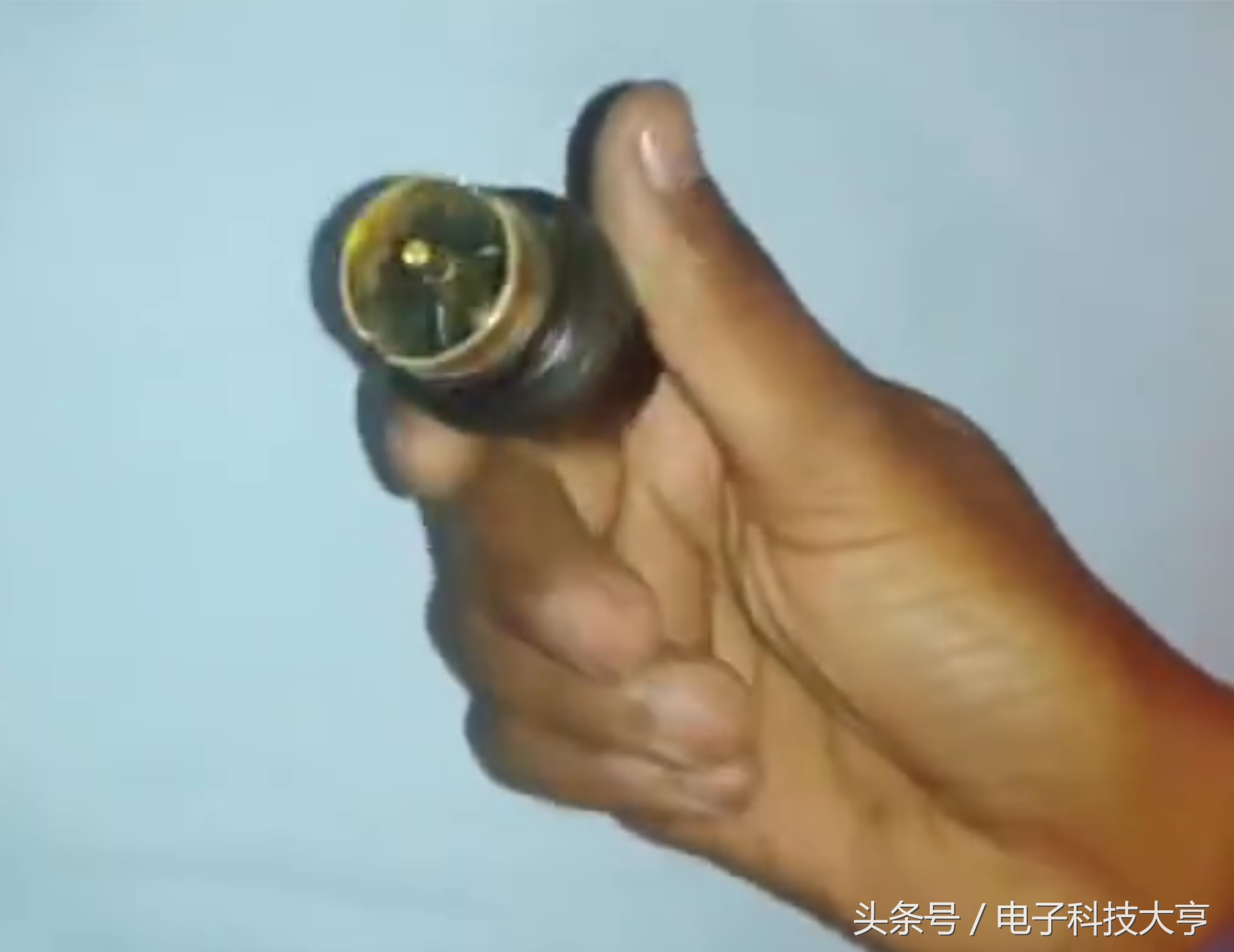 教你做个12V转220V的逆变器，电路简单使用元件最少。
