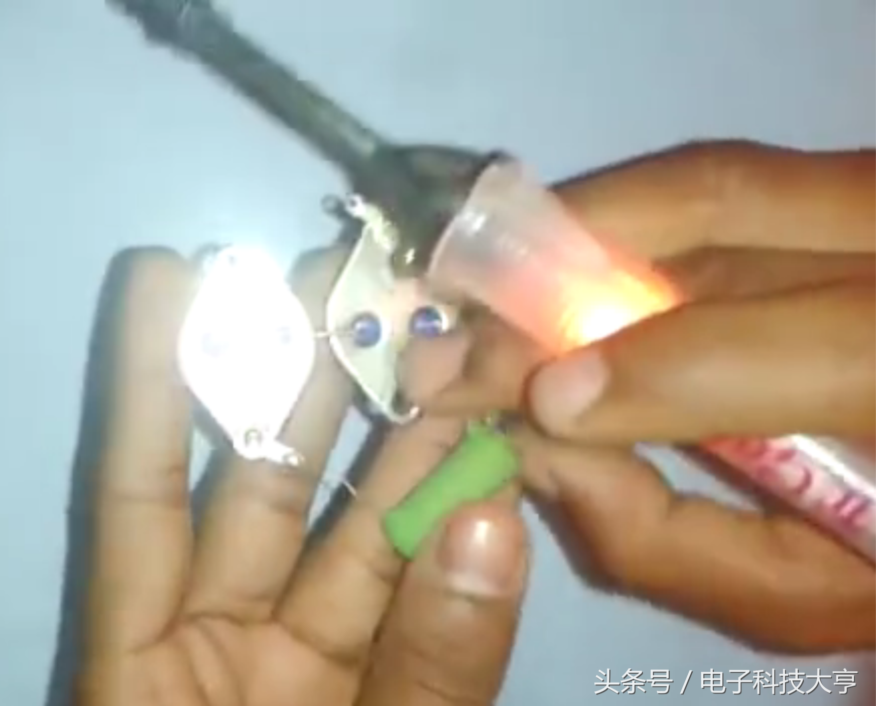 教你做个12V转220V的逆变器，电路简单使用元件最少。