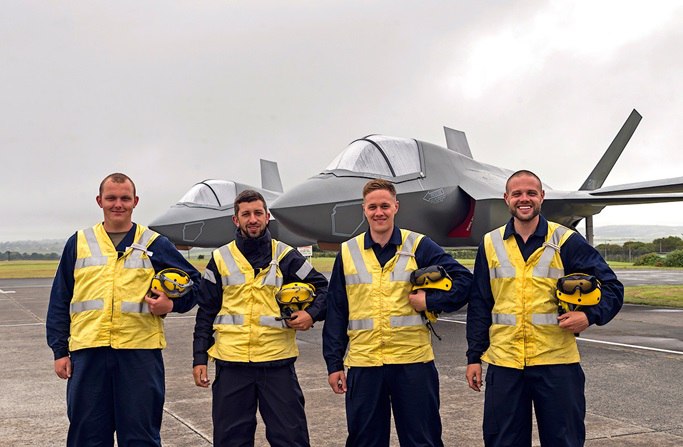 ��-35����½�غ�ĸѵ�����أ�18����ͬ�����պ���ӥ�뵯����