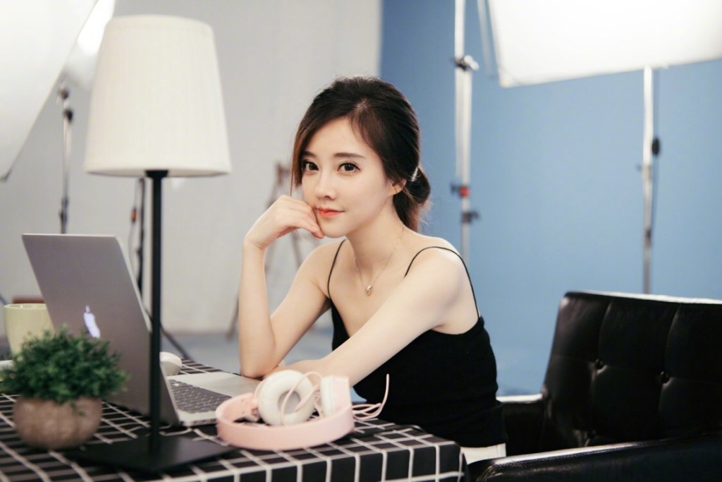 从面相上看，斗鱼一姐之争花落谁家？阿冷、冯提莫、陈一发儿？