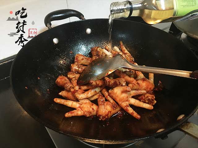 超级好吃的允指鸡爪做法！入口即化，回味无穷！手把手教你怎么做~