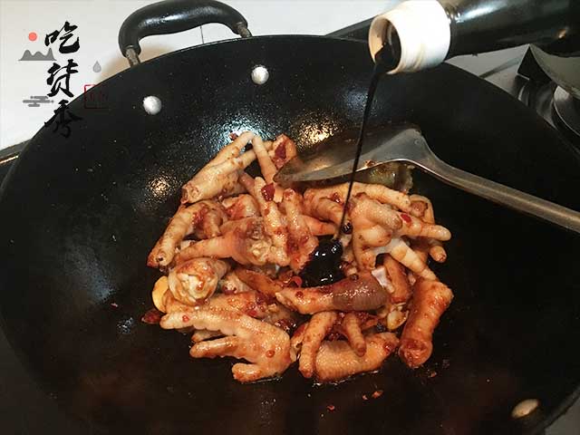 超级好吃的允指鸡爪做法！入口即化，回味无穷！手把手教你怎么做~