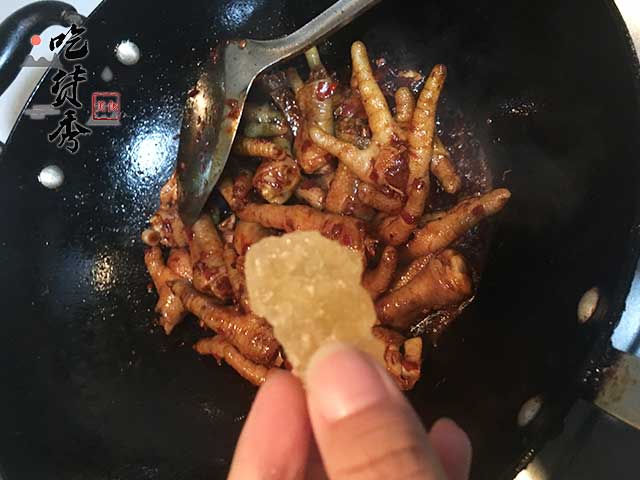 超级好吃的允指鸡爪做法！入口即化，回味无穷！手把手教你怎么做~