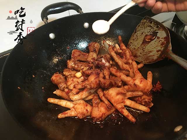 超级好吃的允指鸡爪做法！入口即化，回味无穷！手把手教你怎么做~