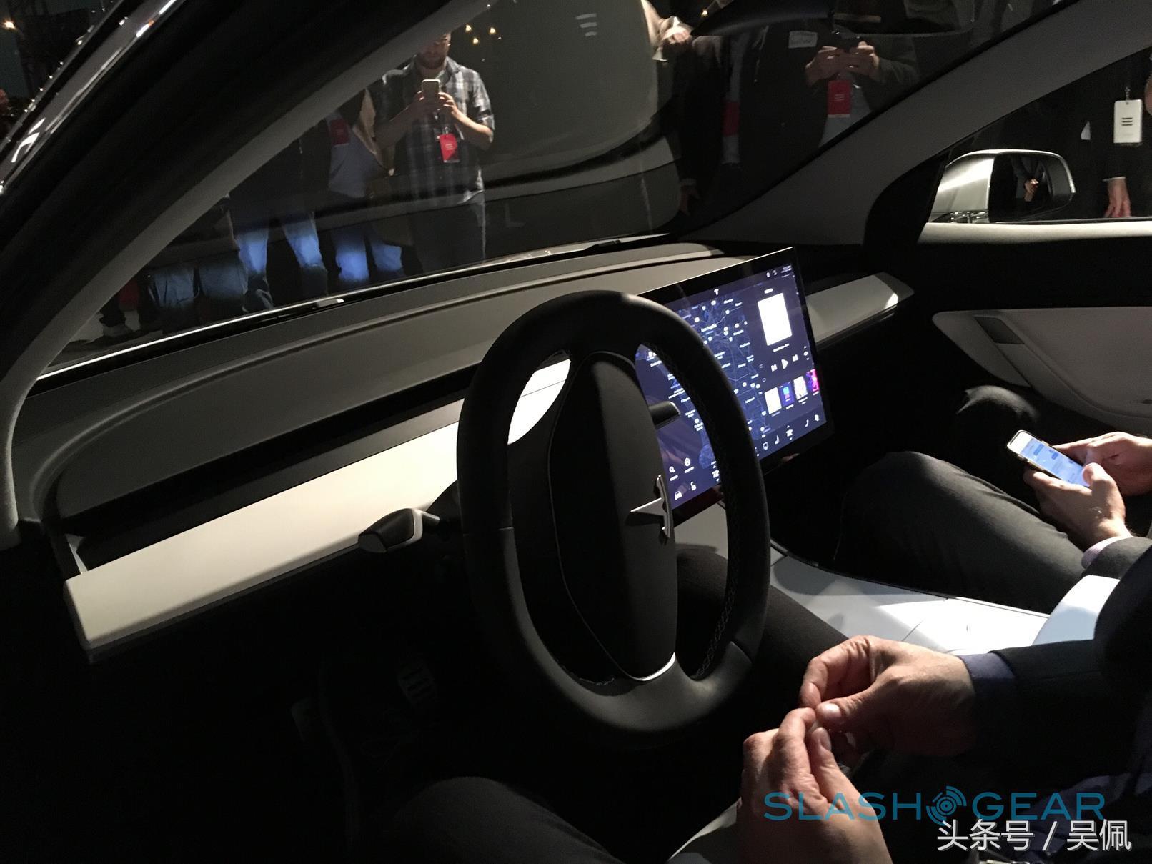 Carplay能无线连接么？看了看还是继续用线去了