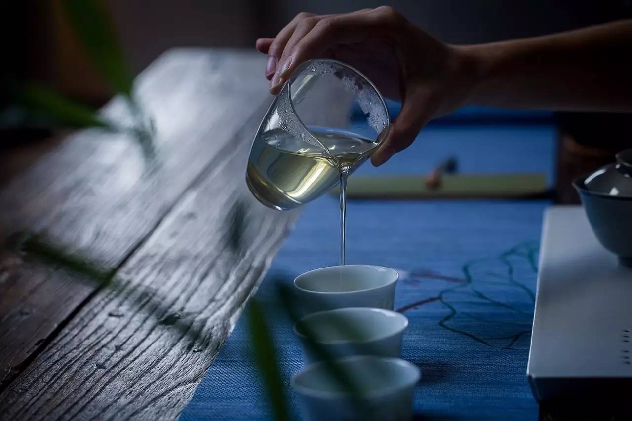 茶能醉客何须酒，自在清新柚花香