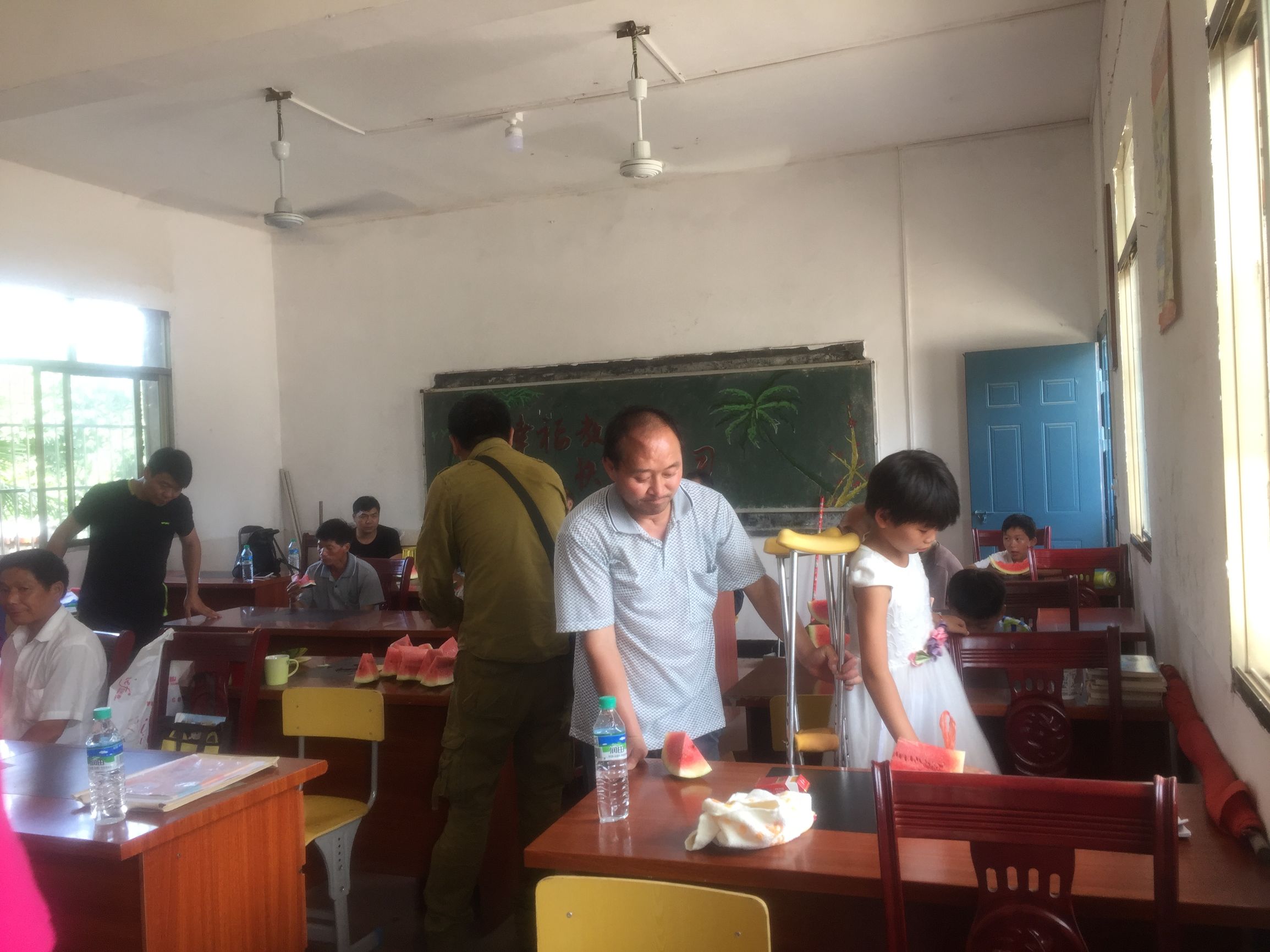 “大爱无疆善行天下”公益社团回访东乡杨桥小学