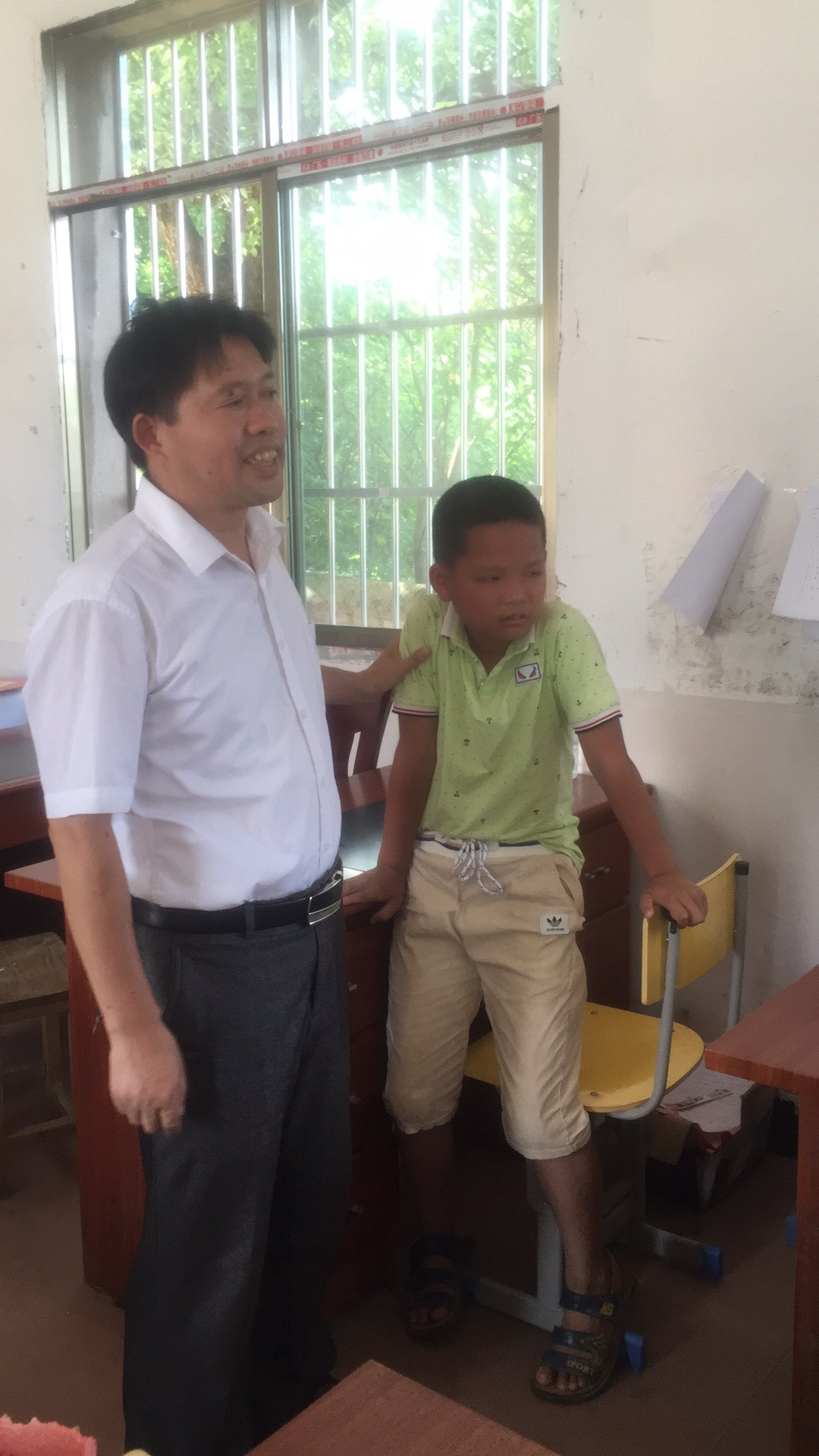 “大爱无疆善行天下”公益社团回访东乡杨桥小学