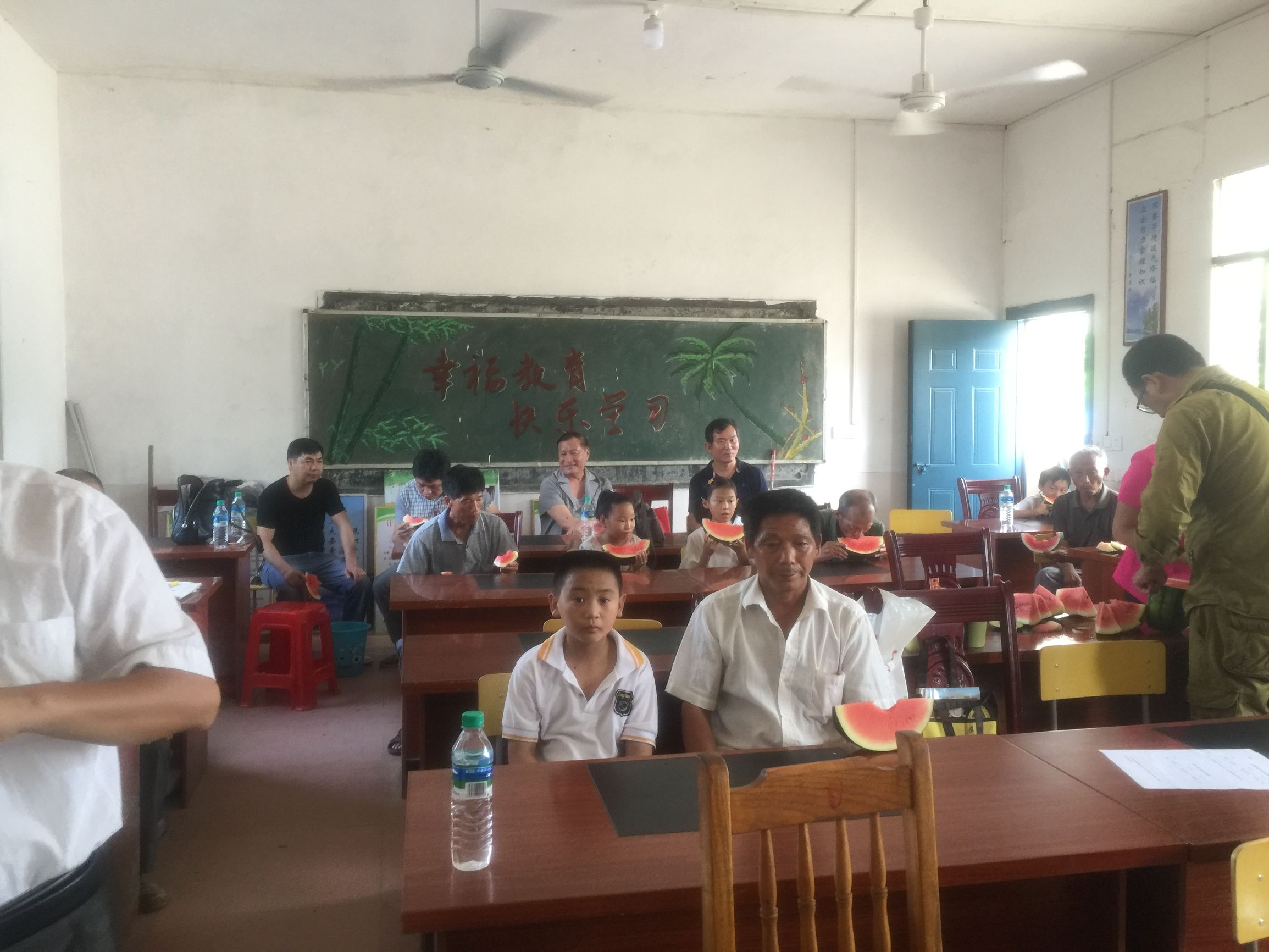 “大爱无疆善行天下”公益社团回访东乡杨桥小学