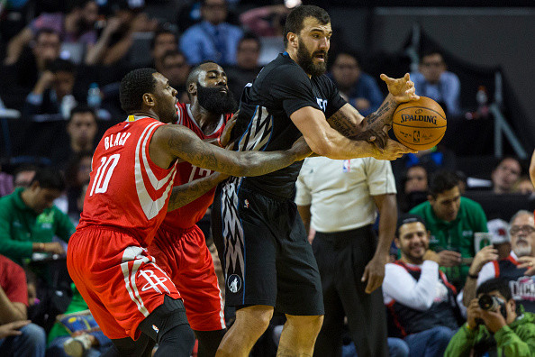 为什么nba球员有牙缝(莫雷牙缝里省出千万却给周琦埋雷？2暴力怪咖或抢饭碗)