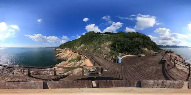 碧海蓝天映白沙，浪卷细沙绘迷人画卷