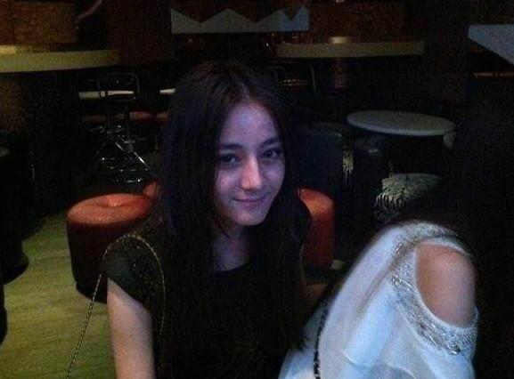 网友扒出迪丽热巴大学照片，感叹：确实比杨颖漂亮！