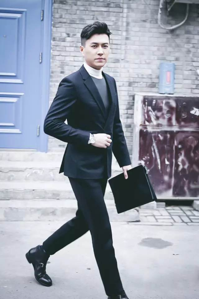 《我的前半生》靳东衣品爆表，霸气演绎行走的穿搭教科书！