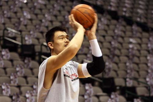 为什么nba罚球总是不能进(罚球真的不能跳吗？无数球迷被这个规则误导，这才是真正的原因！)