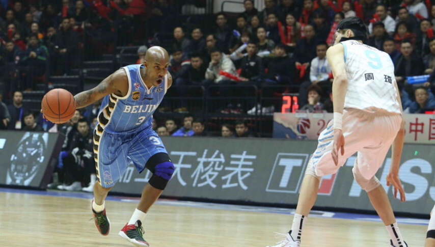 马布里为什么没打nba(拒3支NBA球队?马布里吹牛不打草稿 离NBA时空位不敢投篮)