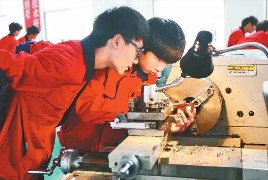 今天起，本科以上学历可落户成都了！你最关心的成都户籍细则都在这里！