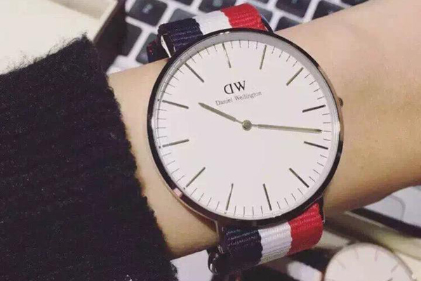 dw手表怎么鉴别真假 如何看dw手表真假鉴别