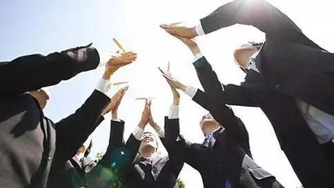 今天起，本科以上学历可落户成都了！你最关心的成都户籍细则都在这里！