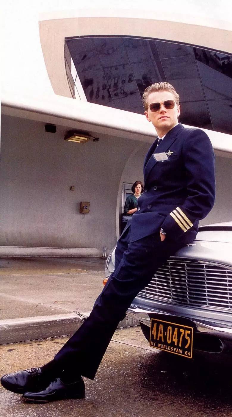 根据fbi有史以来年龄最小的通缉犯小弗兰克·阿巴内尔自传改编的电影