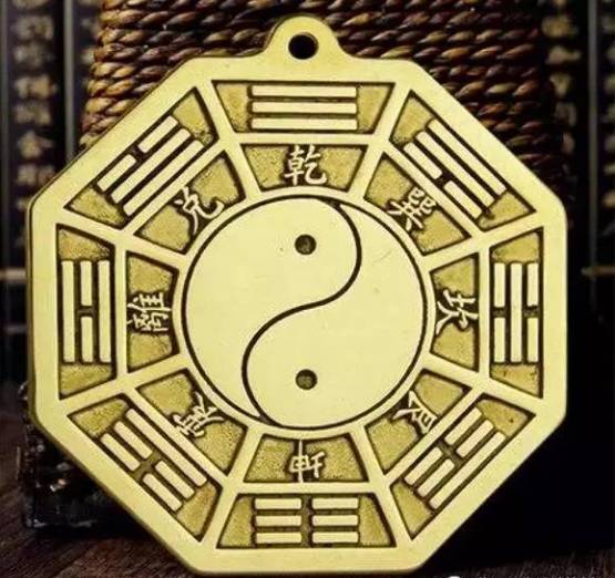 八卦镜在住宅风水中化解煞气用处，什么情况下需使用八卦镜摆放