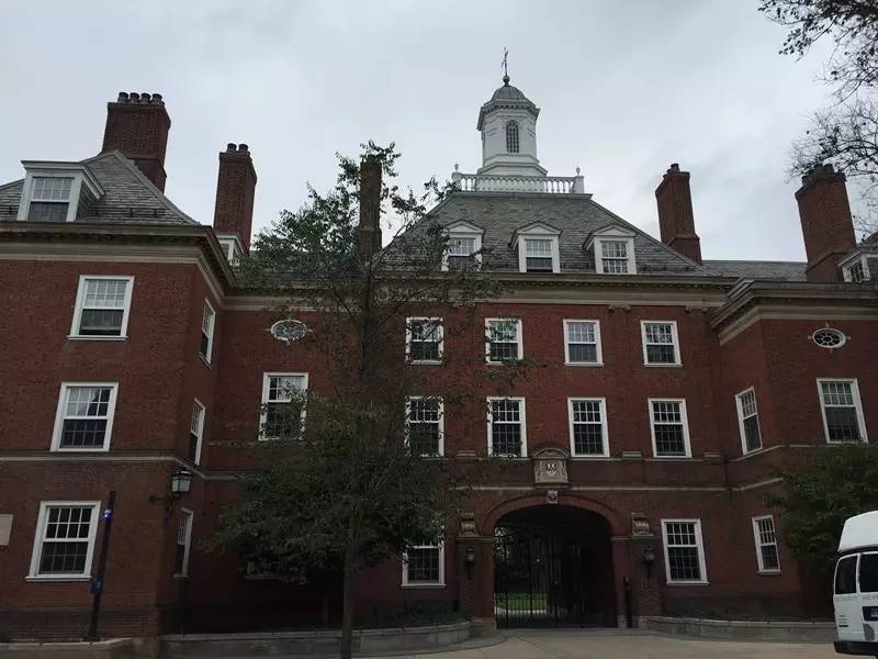 华大圣路易斯大学（高中一毕业就读美国名校医科）