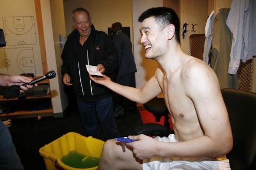 nba为什么要打附加费(火箭卖出22亿美元，NBA市值飙升要感谢球员的“牺牲”)