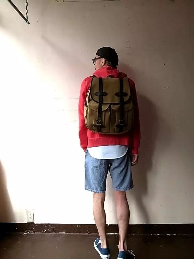 長(zhǎng)得帥的男人都人手一個(gè)的帆布雙肩包，你真的不考慮入一個(gè)？