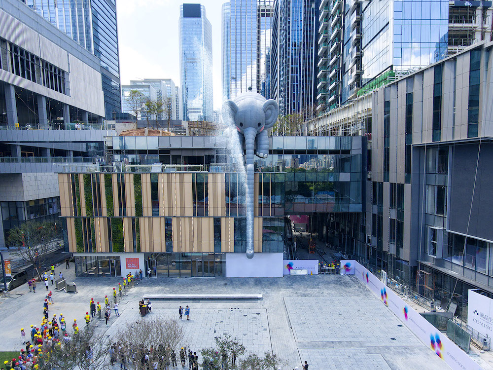 香港大黄鸭的设计师，为深圳万象天地做了只会喷水的大象