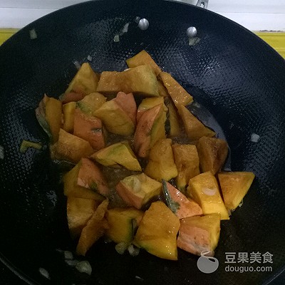 南瓜燉土豆,南瓜燉土豆的做法